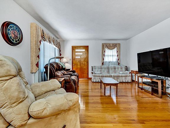 3rd image of 2153 Bruce Ave