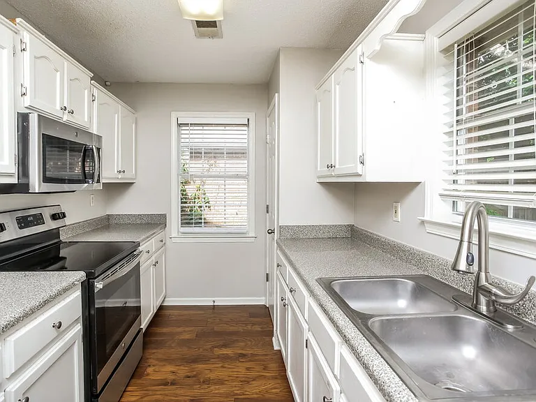5996 Southbend Ln — Photo 8