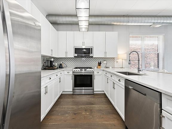 4th image of 1155 W Madison St APT 312