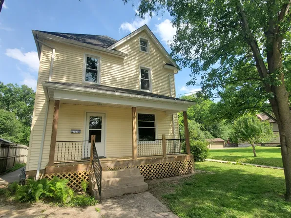 712 E 3rd St #A, Moline, IL 61265