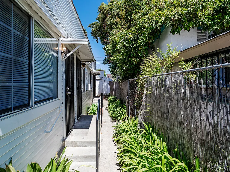653 Flower Ave #C — Photo 16