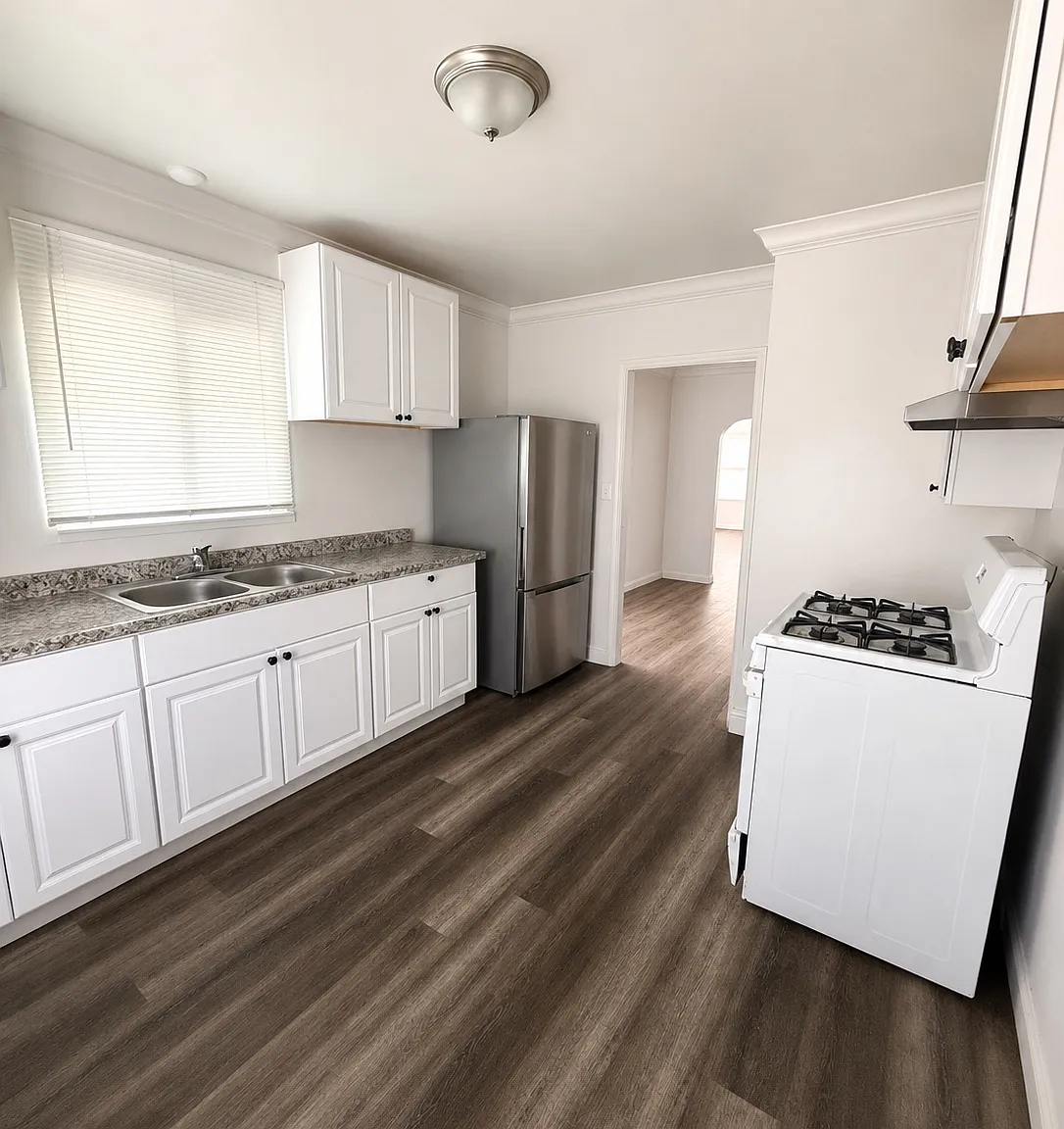 2161 Lucerne Ave — Photo 1