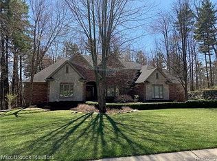 1716 Chieftan Cir, Oxford, MI