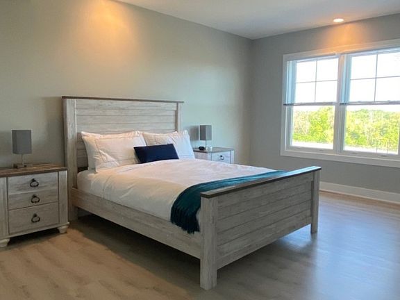 3rd image of 205 Lakeshore Dr #404