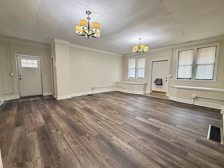 4437 Lorain Ave #DOWN — Photo 3
