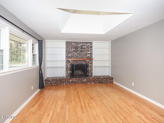 4th image of 112 Newcrest Ln