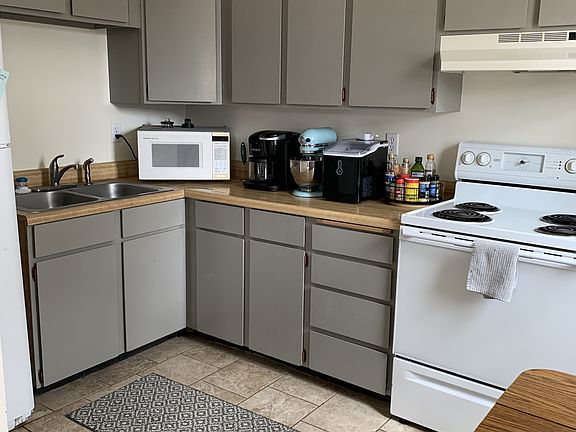 2nd image of 658 N 12th St