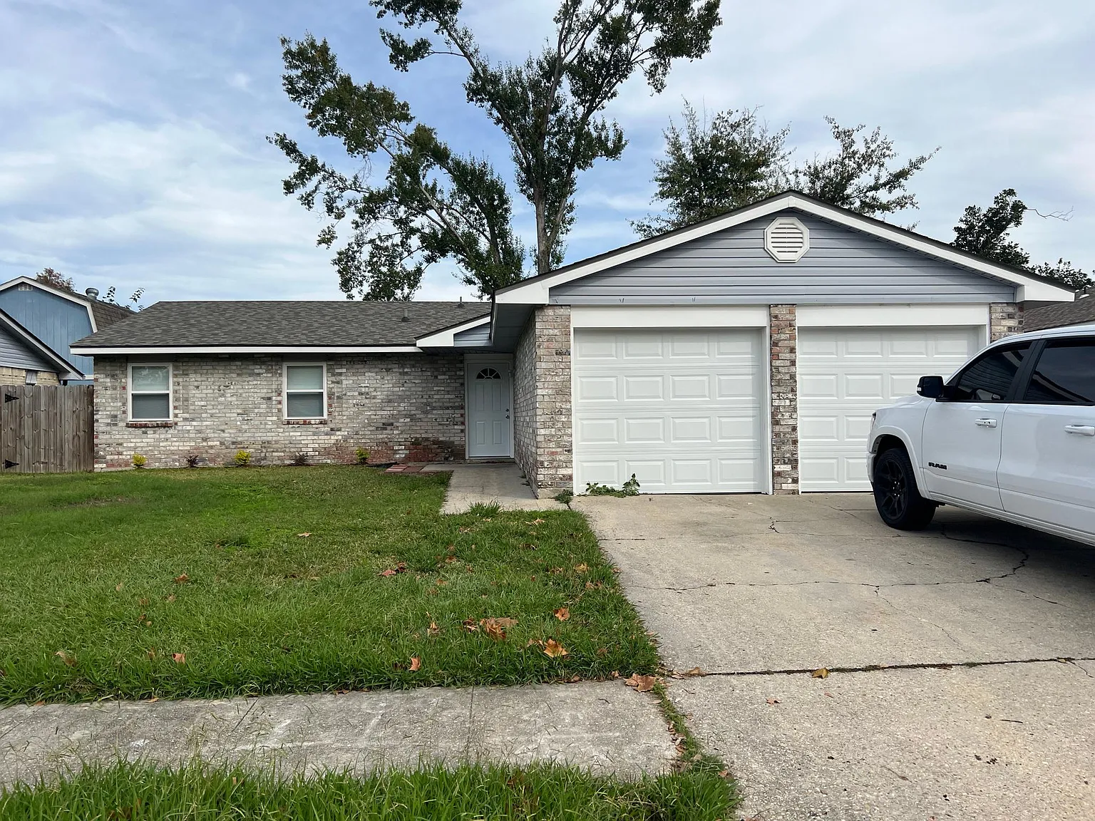 387 Fairway Dr — Photo 1