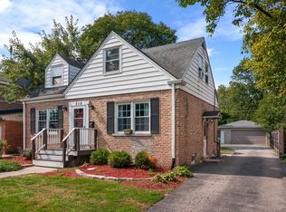 512 N Emerson St, Mount Prospect, IL 60056