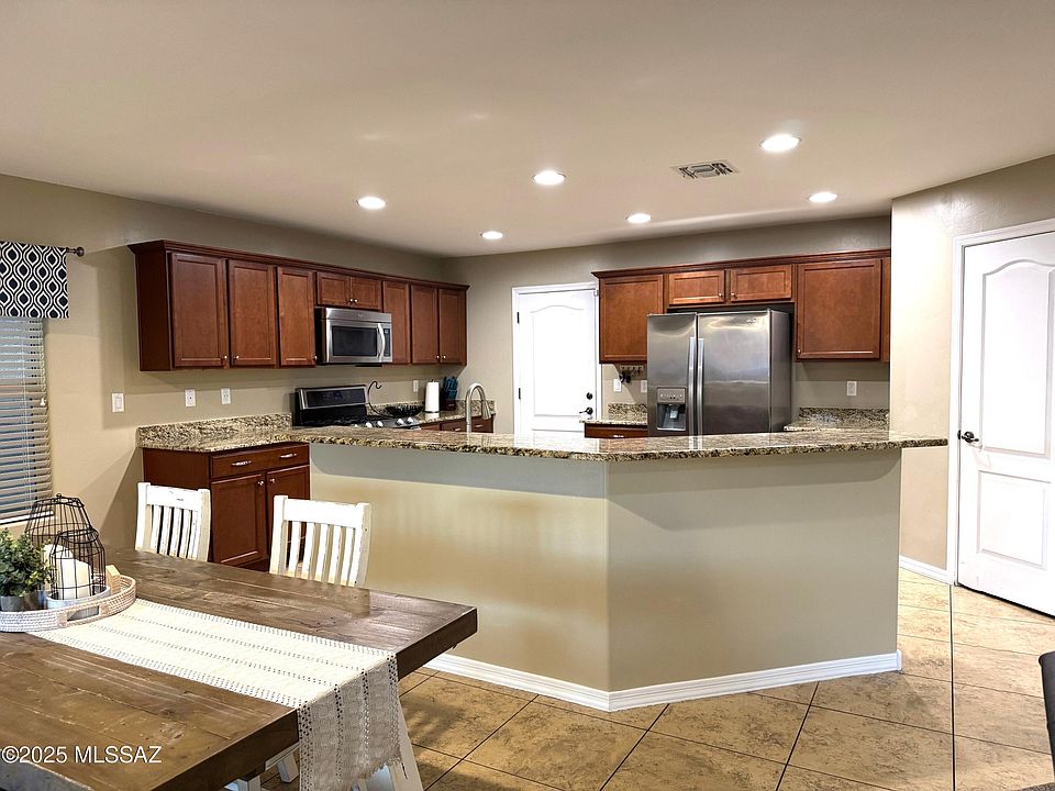 1st image of 937 W Calle Sauce Blanco
