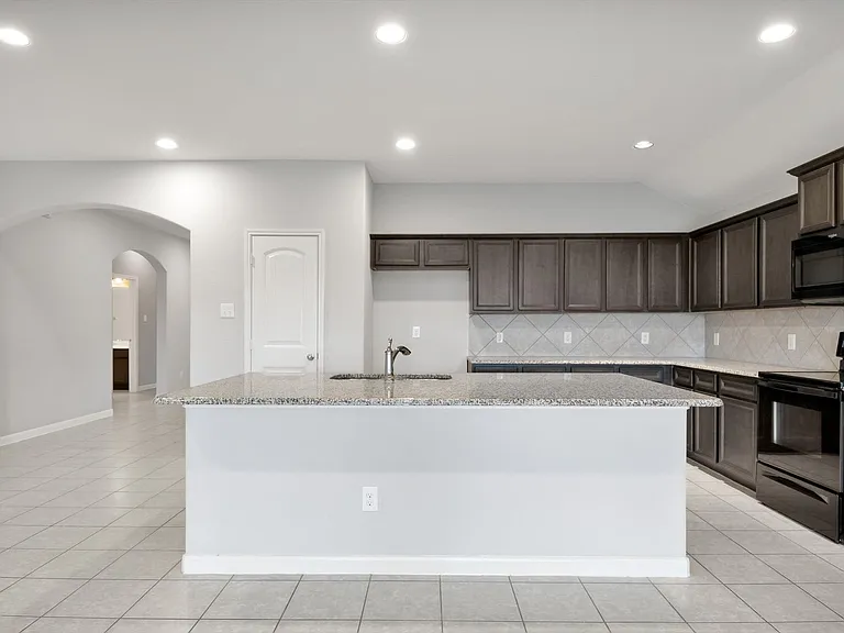 5100 Royal Springs Dr — Photo 20