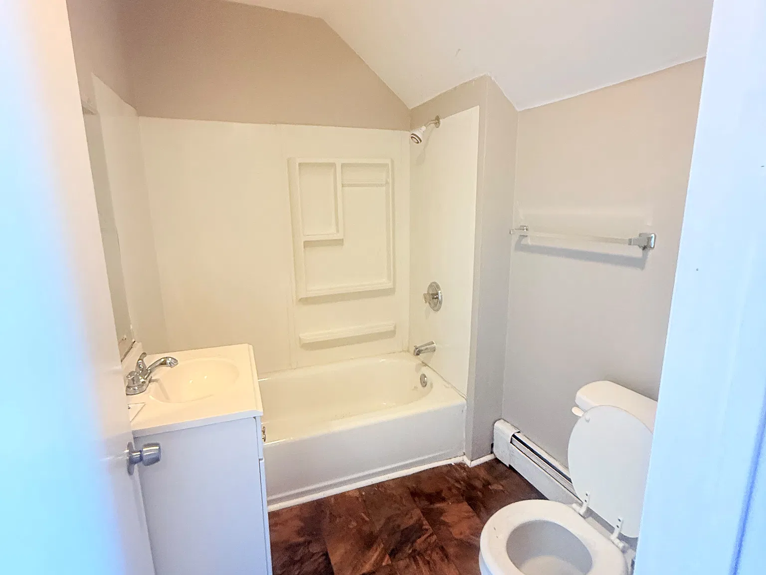 4 bed, $2,500 — Photo 3