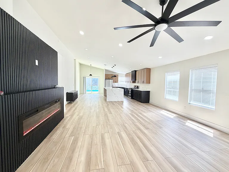 8221 Grassy Point Cir — Photo 8