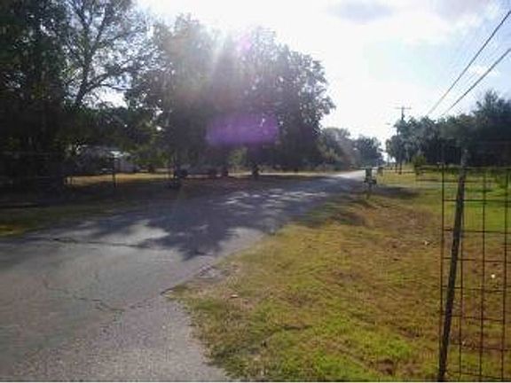 Exterior Neighborhood (street photo)