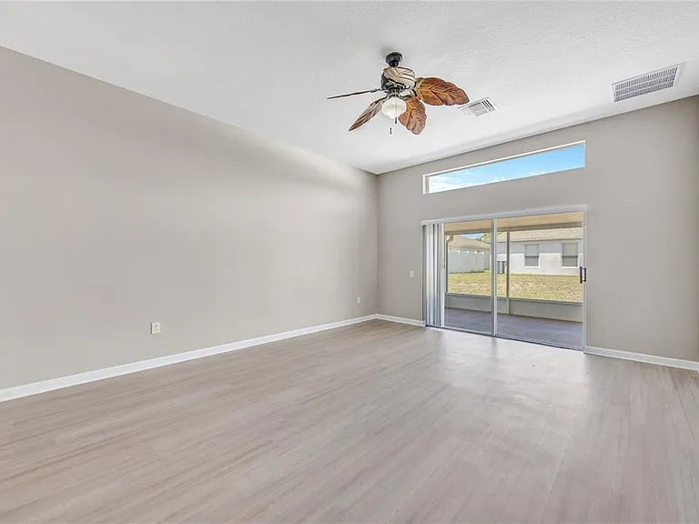 30435 Annadale Dr — Photo 8