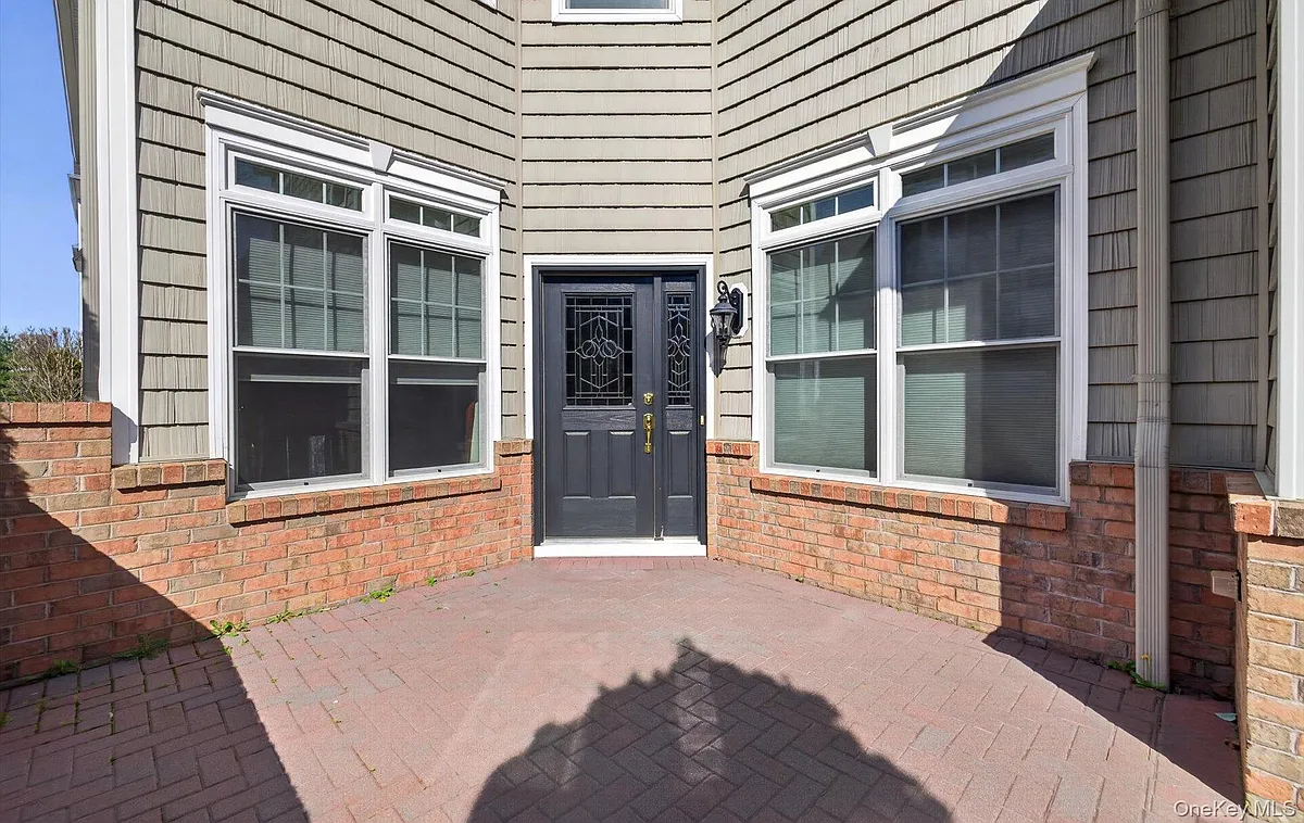 Building Photo - 702 Equestrian Way