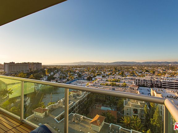 3rd image of 13700 Marina Pointe Dr Unit 1407
