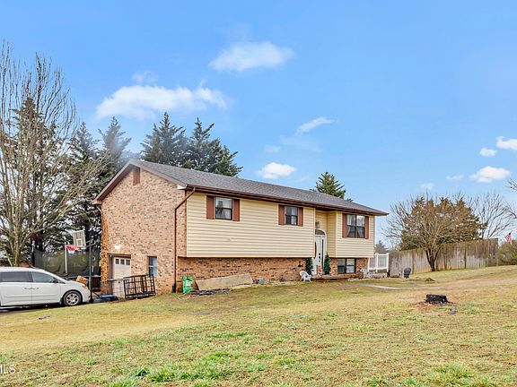 3rd image of 935 Ragle St