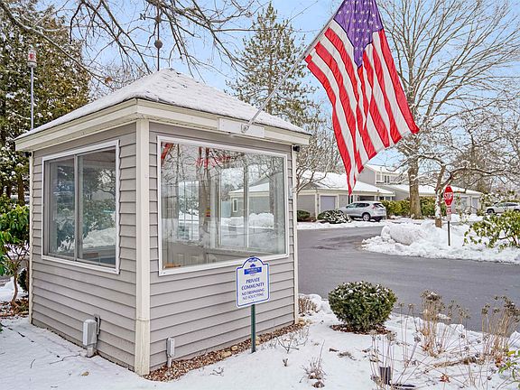 4th image of 9 Walden Pond Drive