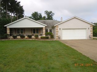 572 Pinehurst Rd, Highland Heights, OH 44143