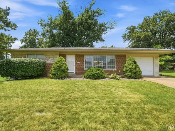 9241 Ewers Dr, Saint Louis, MO 63126