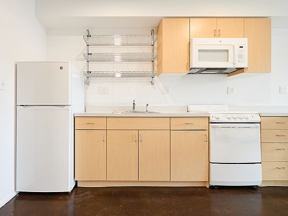 5th image of 2719 E Union St #215