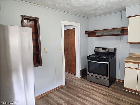 4th image of 4272 E 163rd St