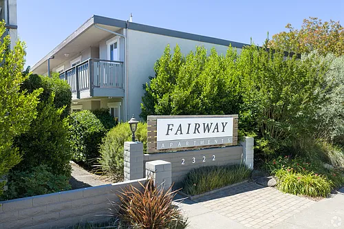 Fairway Arms Photo 1