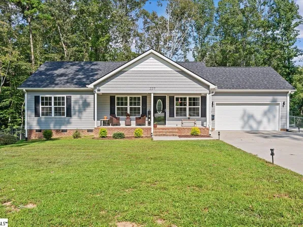 227 Destiny Dr, Gray Court, SC 29645
