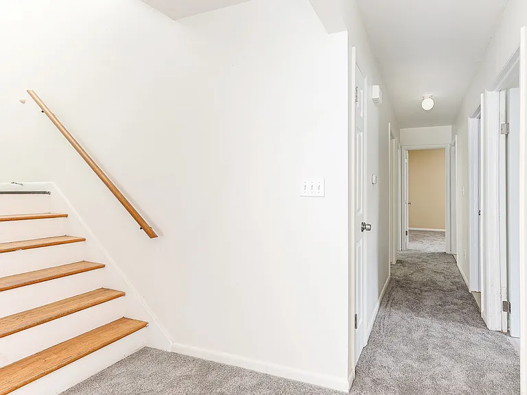 415 Ventura Ct — Photo 8