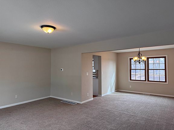 5th image of 3098 Heise Rd