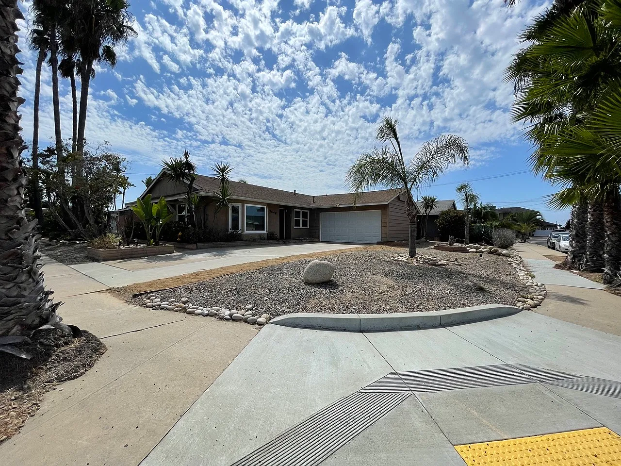 3 bed, 1444 sqft, $4,450 — Photo 3