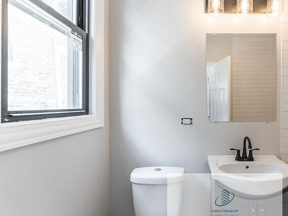 5th image of 2658 W Huron St Unit 1F