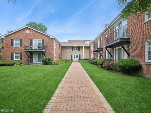 605 Waukegan Rd APT 1G, Glenview, IL 60025