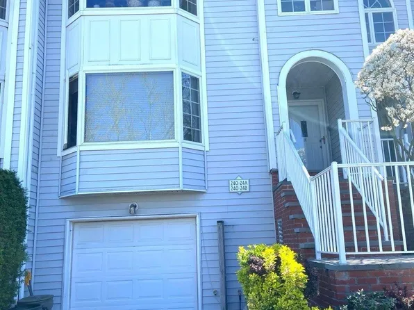 240-24 Oak Park Drive #28A, Douglaston, NY 11362