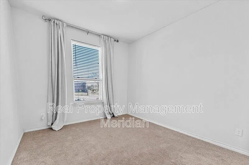 3 bed, 2.0 bath, 1876 sqft, $2,275 — Photo 4