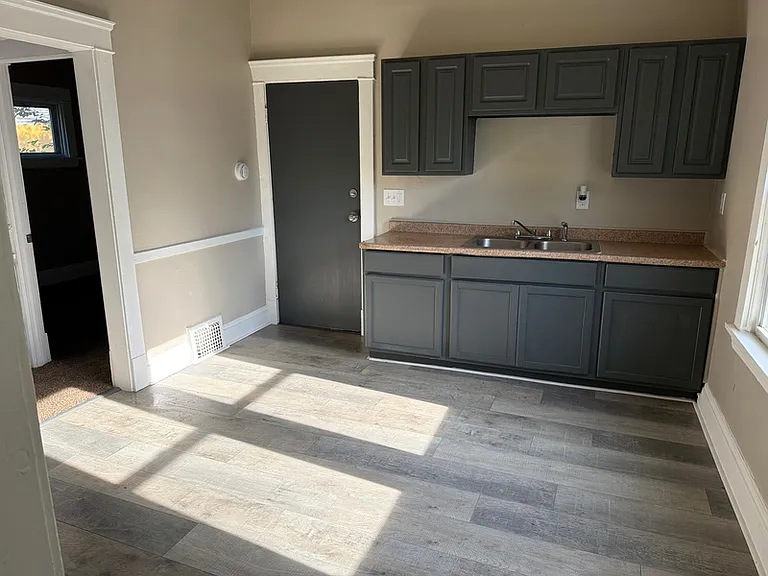 10302 Lamontier Ave — Photo 8