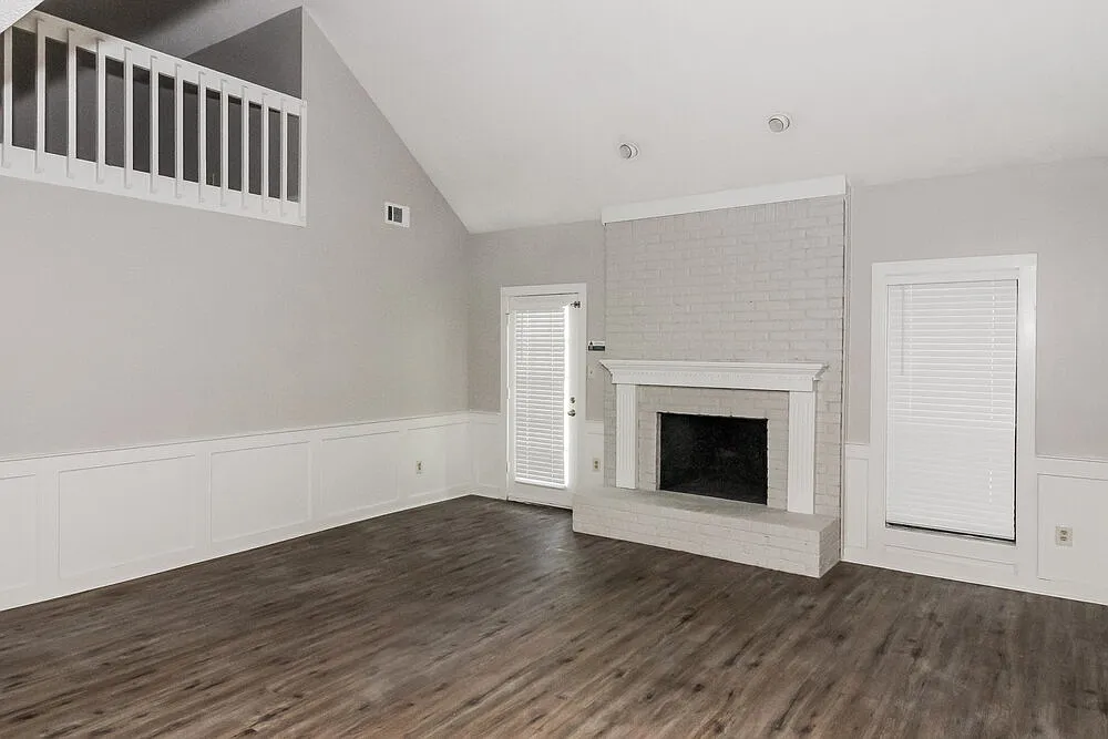3 bed, 2.0 bath, 2365 sqft, $2,090 — Photo 4