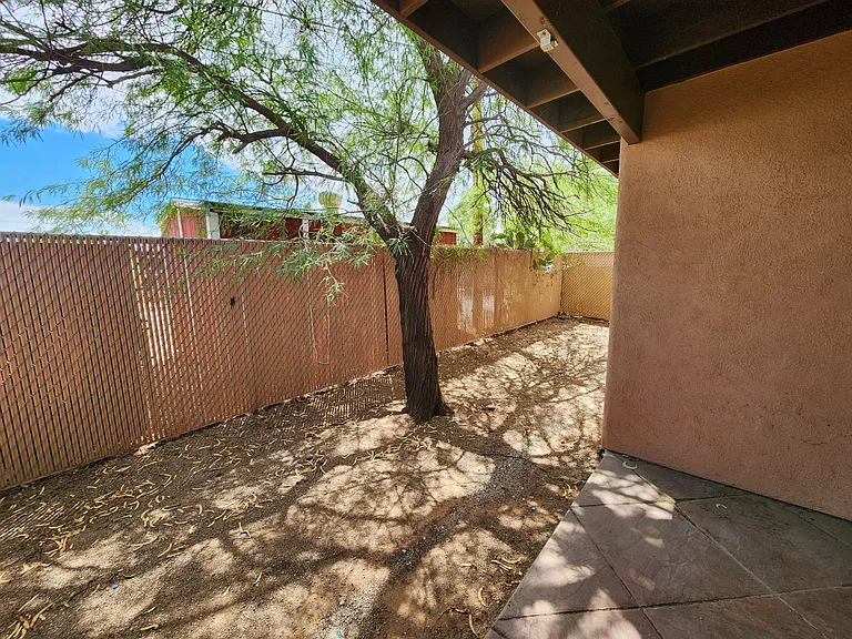 3118 E Blacklidge Dr #10 — Photo 8