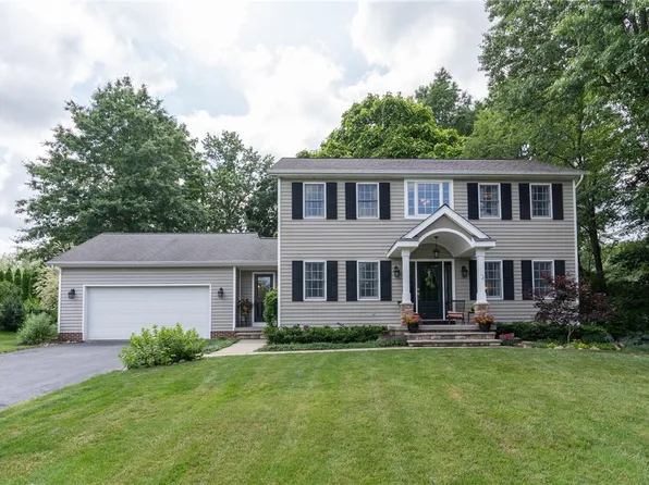 18 Kings Ln, Grove City, PA 16127