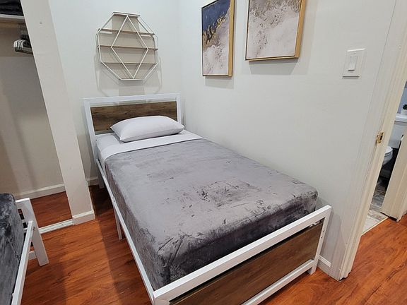 4th image of 1126 1/2 S Doheny Dr #4