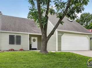 228 Deerfield Ln, Lawrence, KS 66049
