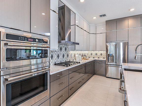 3rd image of 5591 Saint Armands Way