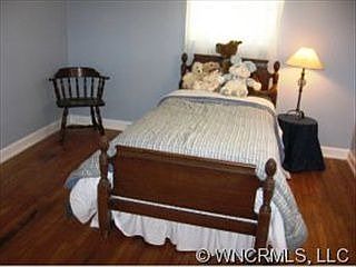 2nd image of 214 Oakdale Dr