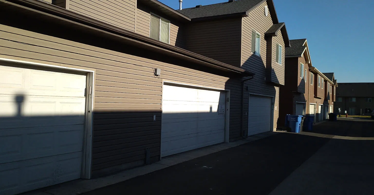 3 bed, 2.5 bath, 1383 sqft, $1,600 — Photo 3