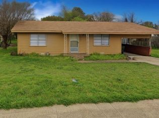 407 N 3rd St, Mabank, TX 75147