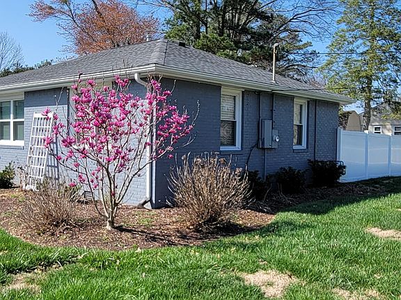 3rd image of 201 E McGinnis Cir
