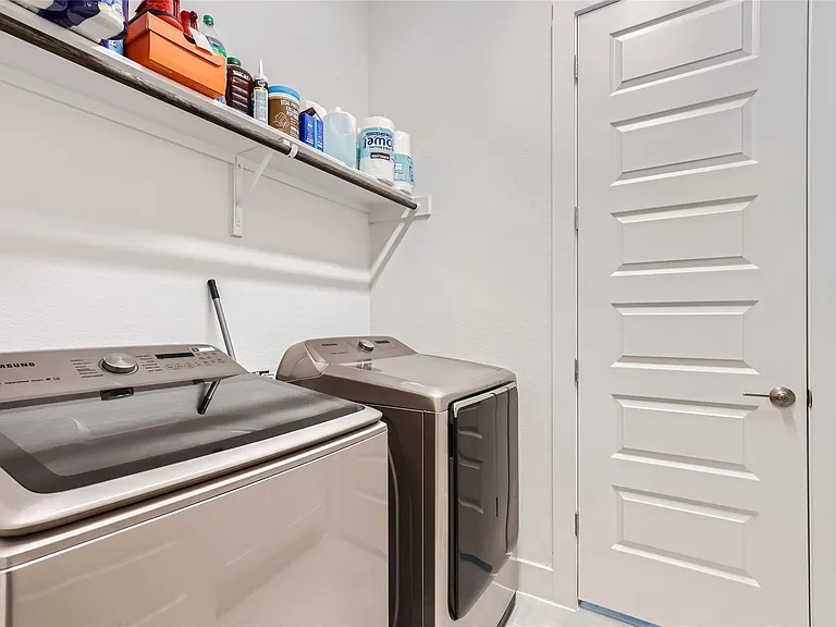 704 Palamos Dr — Photo 37