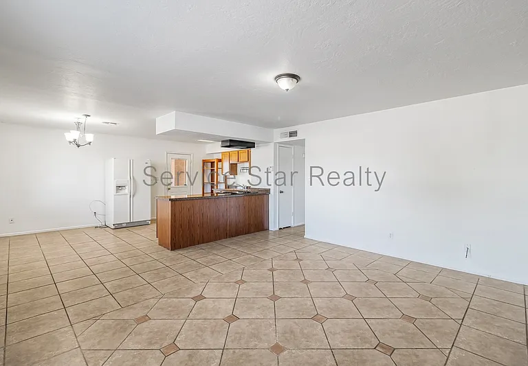 1158 W Hillview St — Photo 7