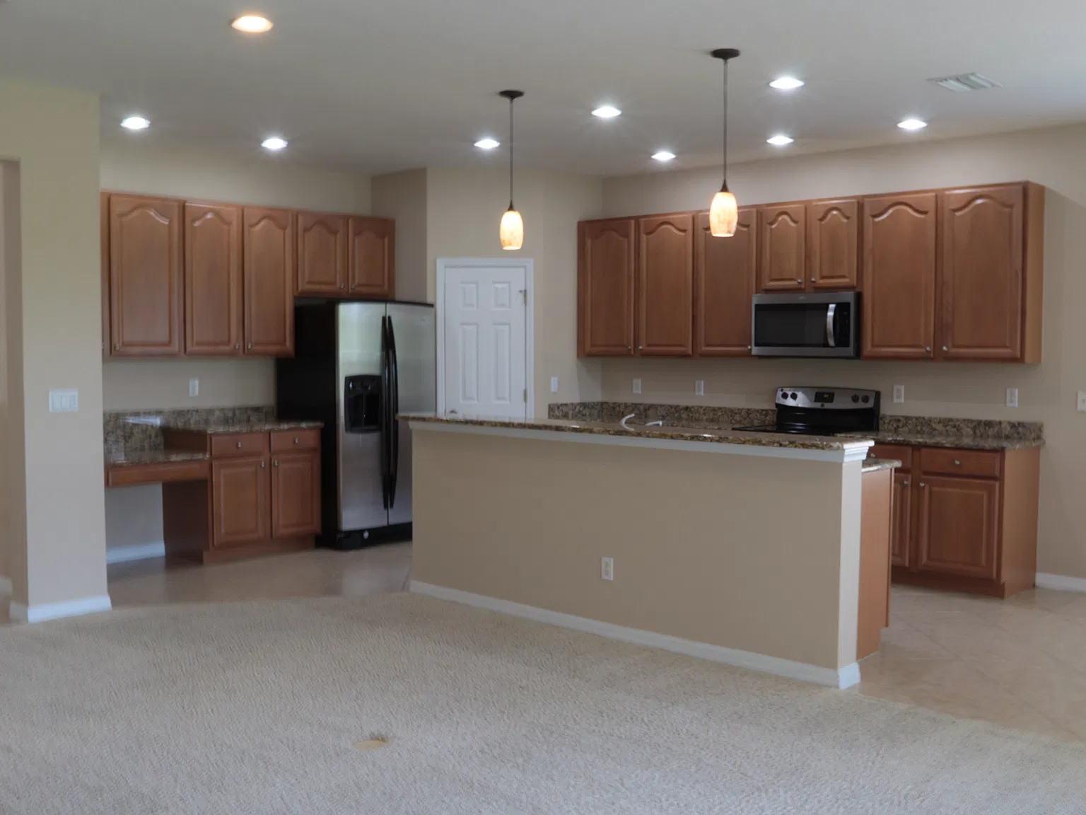 3 bed, 2408 sqft, $2,150 — Photo 3